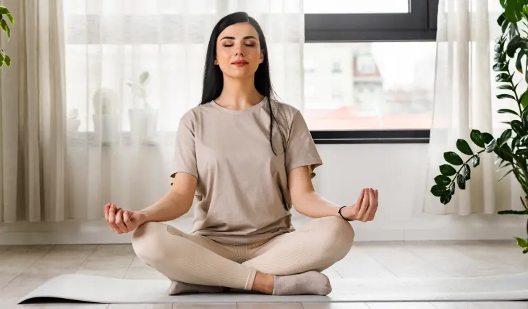 Ser Escoltat no Hauria de Fer Mal: Alliberant la Tensió Vocal amb Meditació